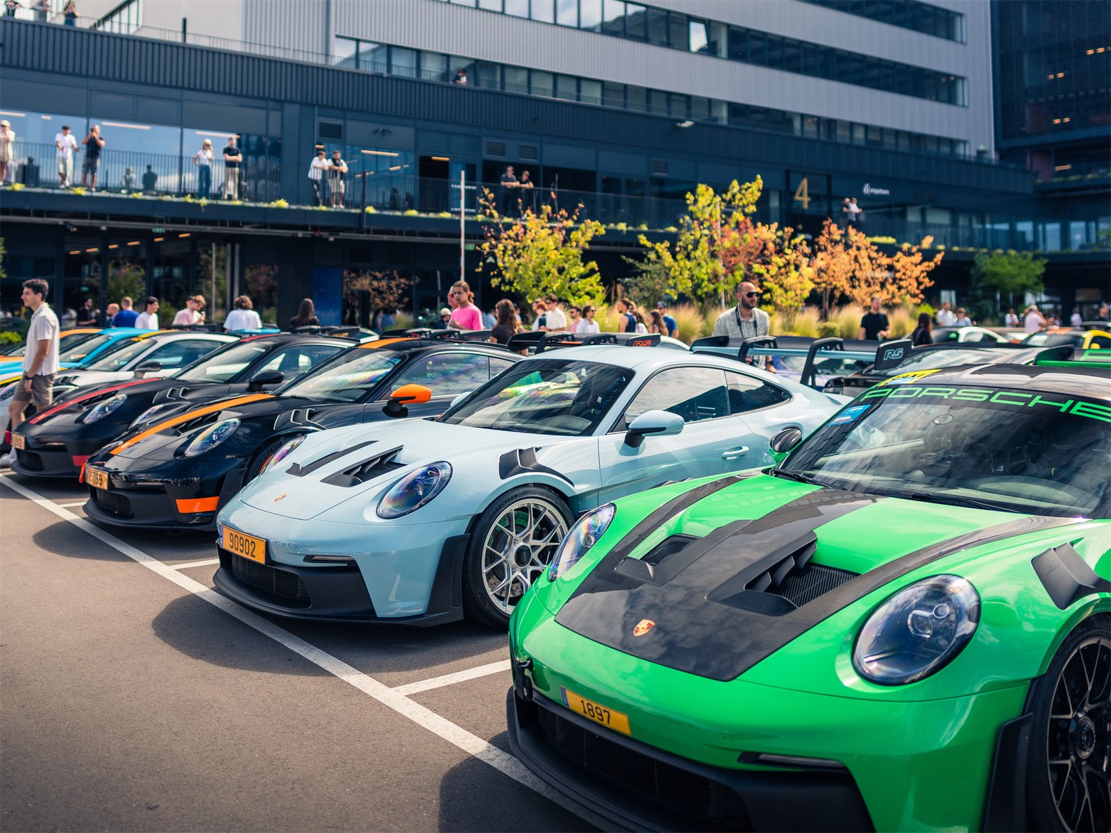 Porsche 911 GT3 RS alignées lors d'un rassemblement du club